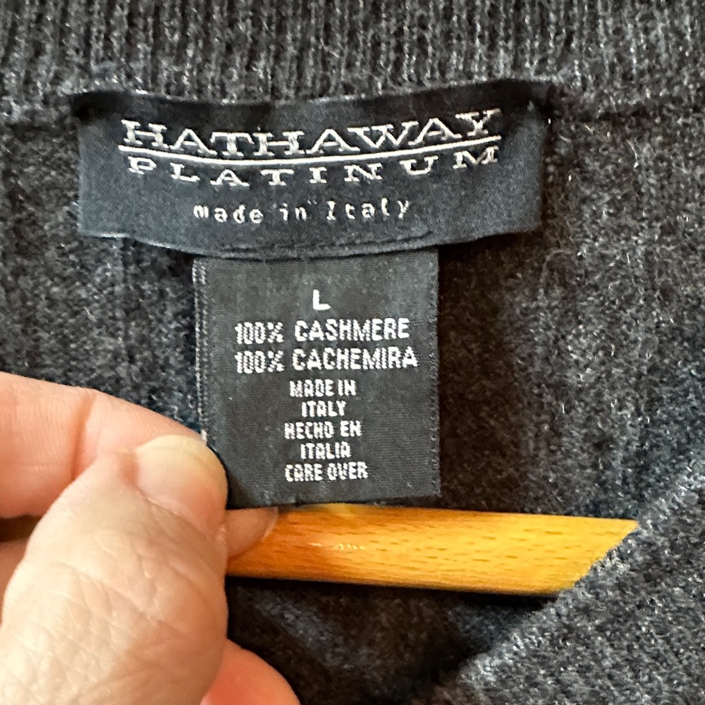 VTG Italy 100% cashmere cable-knit V-neck sweater vest in gray Men’s L - Picture 4 of 11